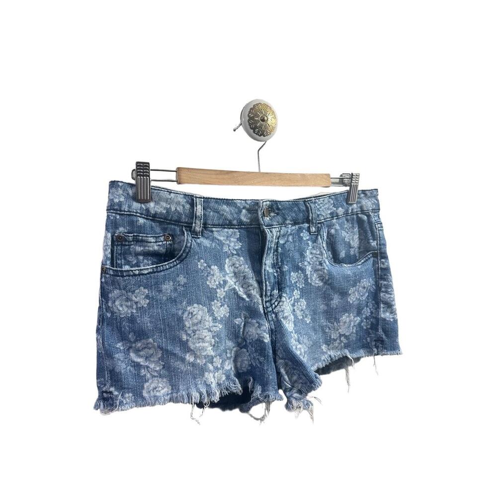 XXI Denim Shorts Womens Size 30 Blue Floral Frayed Hem Stylish